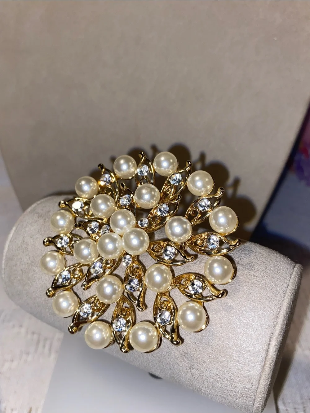 N/A sparkling closure features